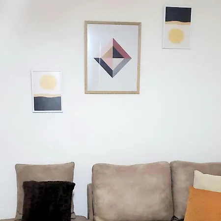 Tulips Central - Entire Apartment *