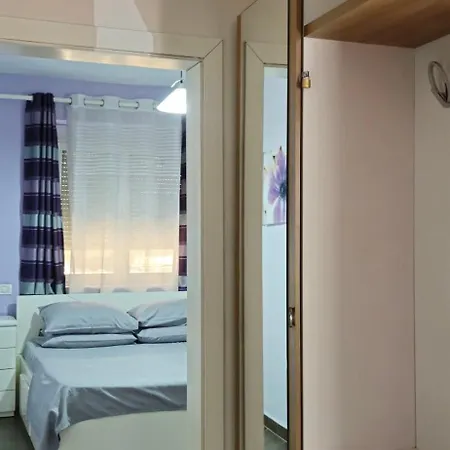 Tulips Apartment-free Parking * 티라나