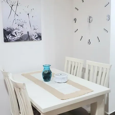 Apartamento Tulips Apartment-free Parking Tirana