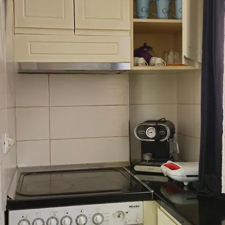 Appartamento Tulips Apartment-free Parking Tirana