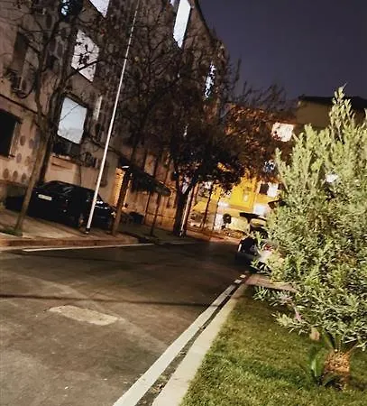 Tulips Apartment-free Parking Apartamento Tirana